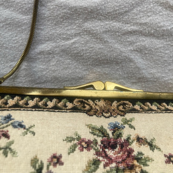Vintage Floral Tapestry Kiss Lock Mini Handbag - Picture 14 of 14